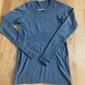 Lululemon swiftly tech long sleeve size 8. Only worn a few times.